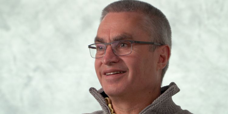 Professor Dave Lewis wins Elizabeth Davis Teaching Excellence Award