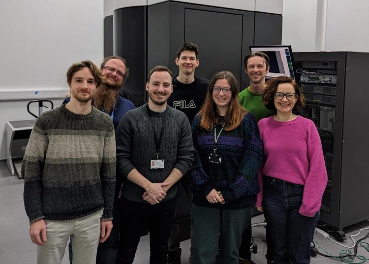 Meet the team | Electron Microscopy | Faculty of Biological Sciences | University of Leeds