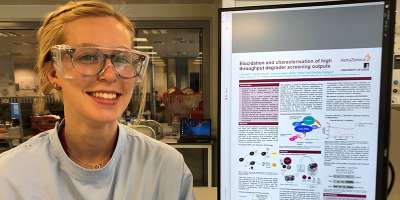Lillie along with her poster in AZ lab